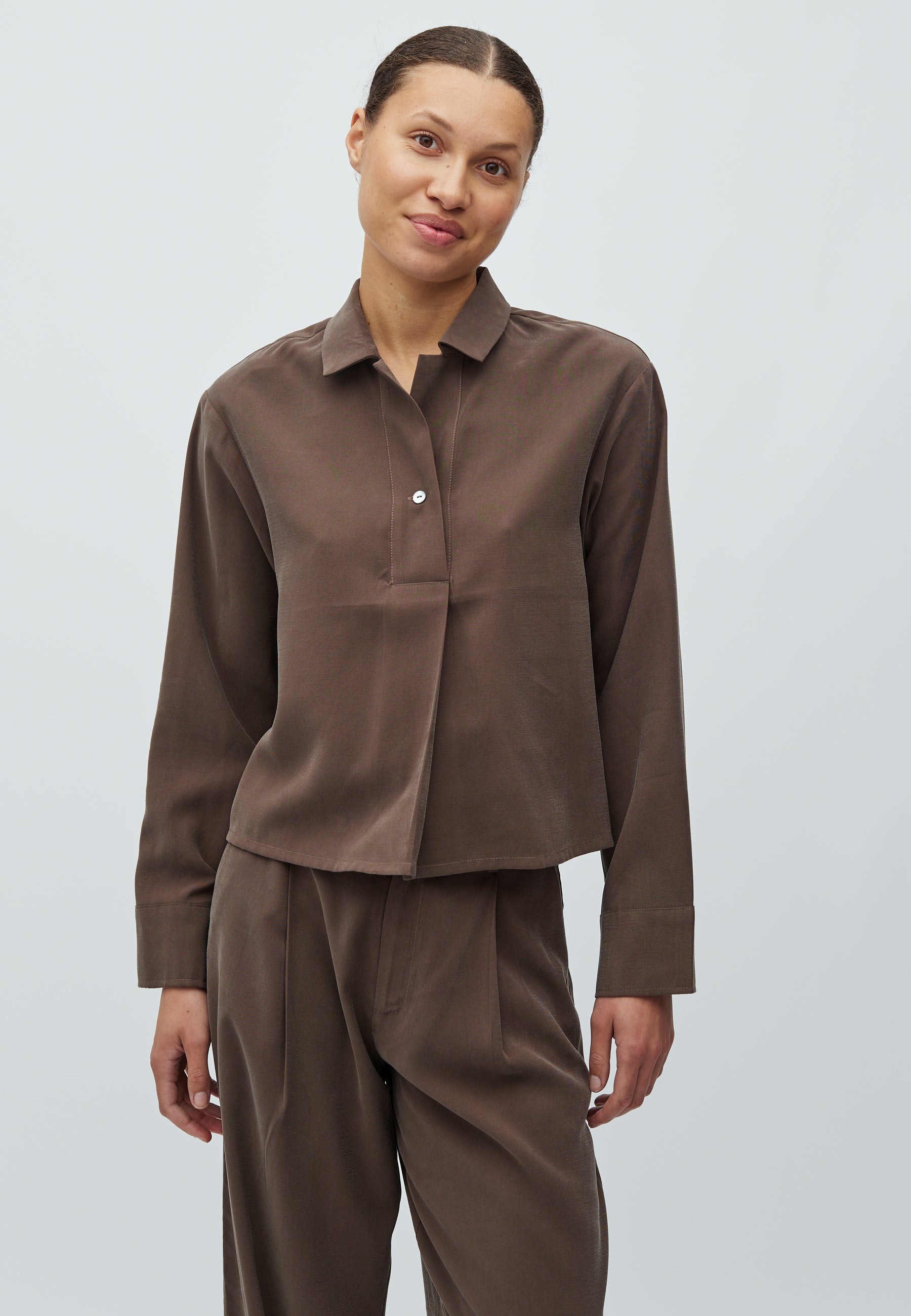 Elio-M_Chocolate Brown_Model_0